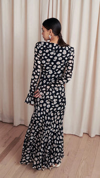 Saylor Madge Long Sleeve Maxi Dress In Daisy Print