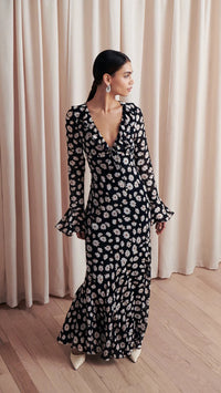 Saylor Madge Long Sleeve Maxi Dress In Daisy Print