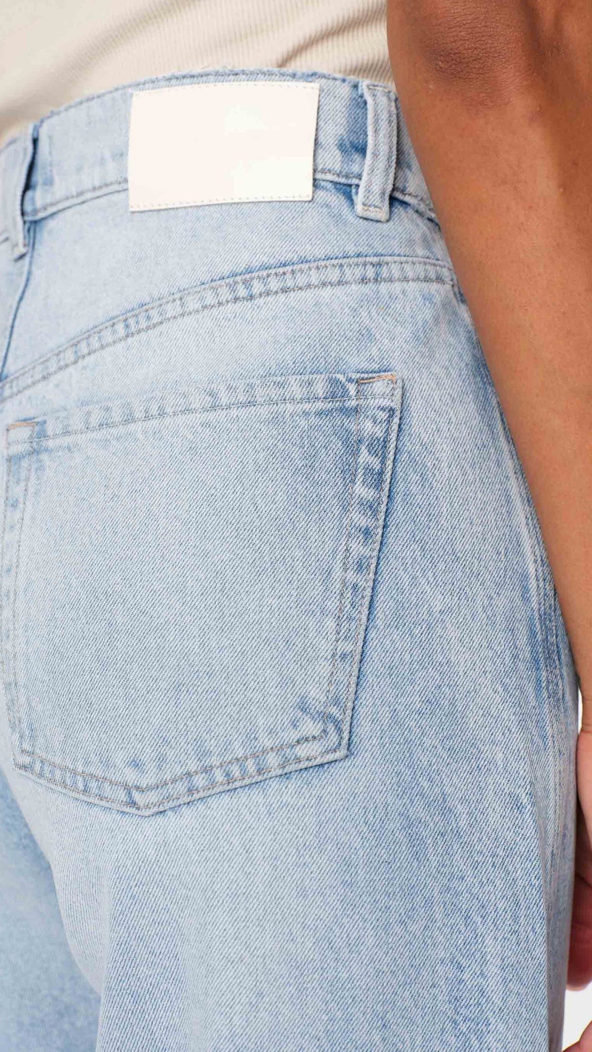 DL1961 Denim Taylor Barrel Ultra High Rise 27" in Crystal Lake Distressed