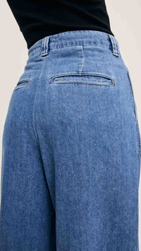 DL1961 Denim Hepburn High Rise Wide Leg Pleated 32" in Great Falls