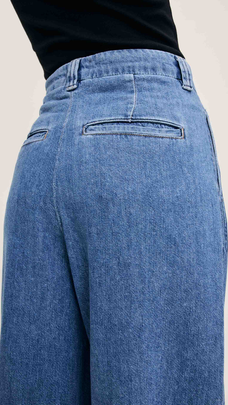 DL1961 Denim Hepburn High Rise Wide Leg Pleated 32" in Great Falls