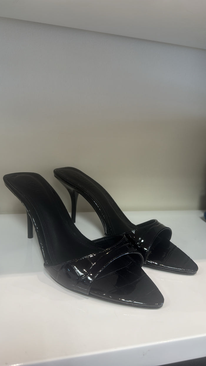 Schutz Elodie Mule in Wide Croc Preto