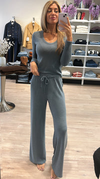 Perfect White Tee Maddie Waffle Sweatpants in Slate