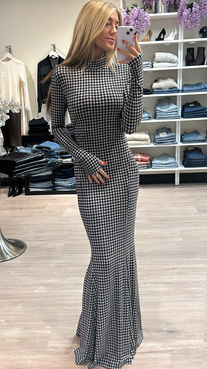 Norma Kamali Long Sleeve Turtle Fishtail Gown in Large Houndstooth