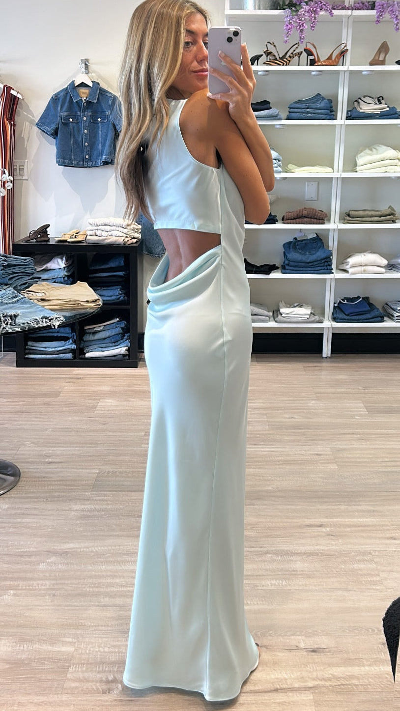 Gowns/Black Tie View All – Suite 201