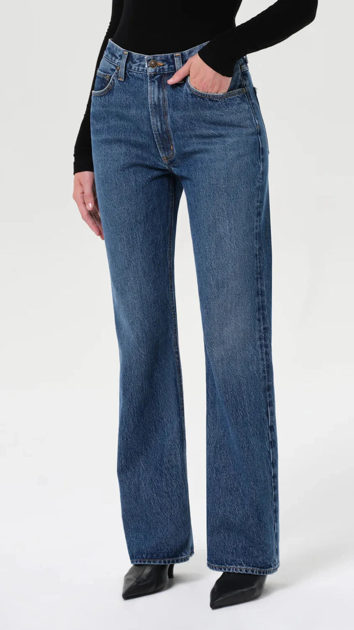 AGOLDE Leena Clean Hem Baby Flare in Placebo