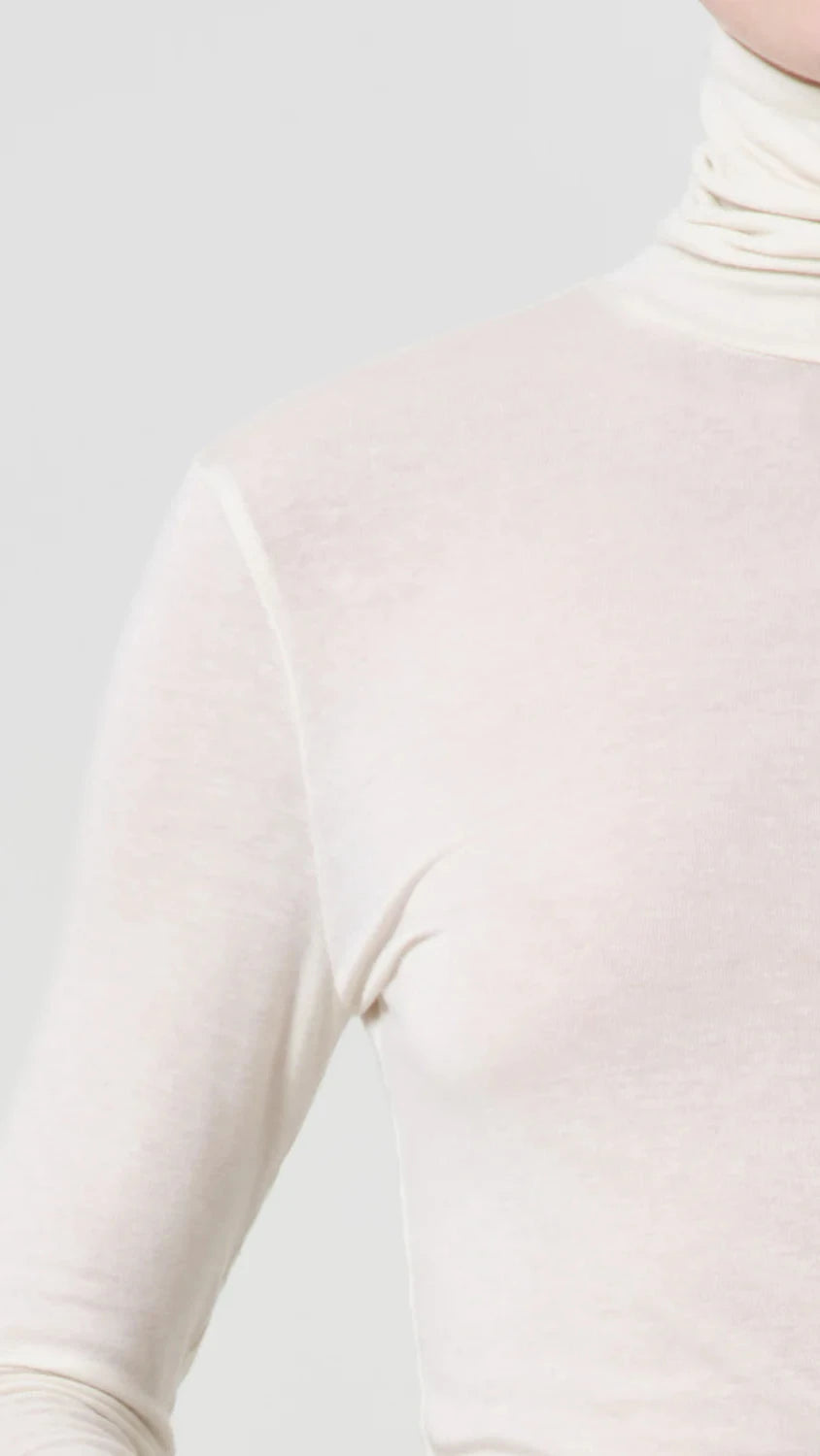 AGOLDE Pascale Long Sleeve Turtleneck in Oat Milk