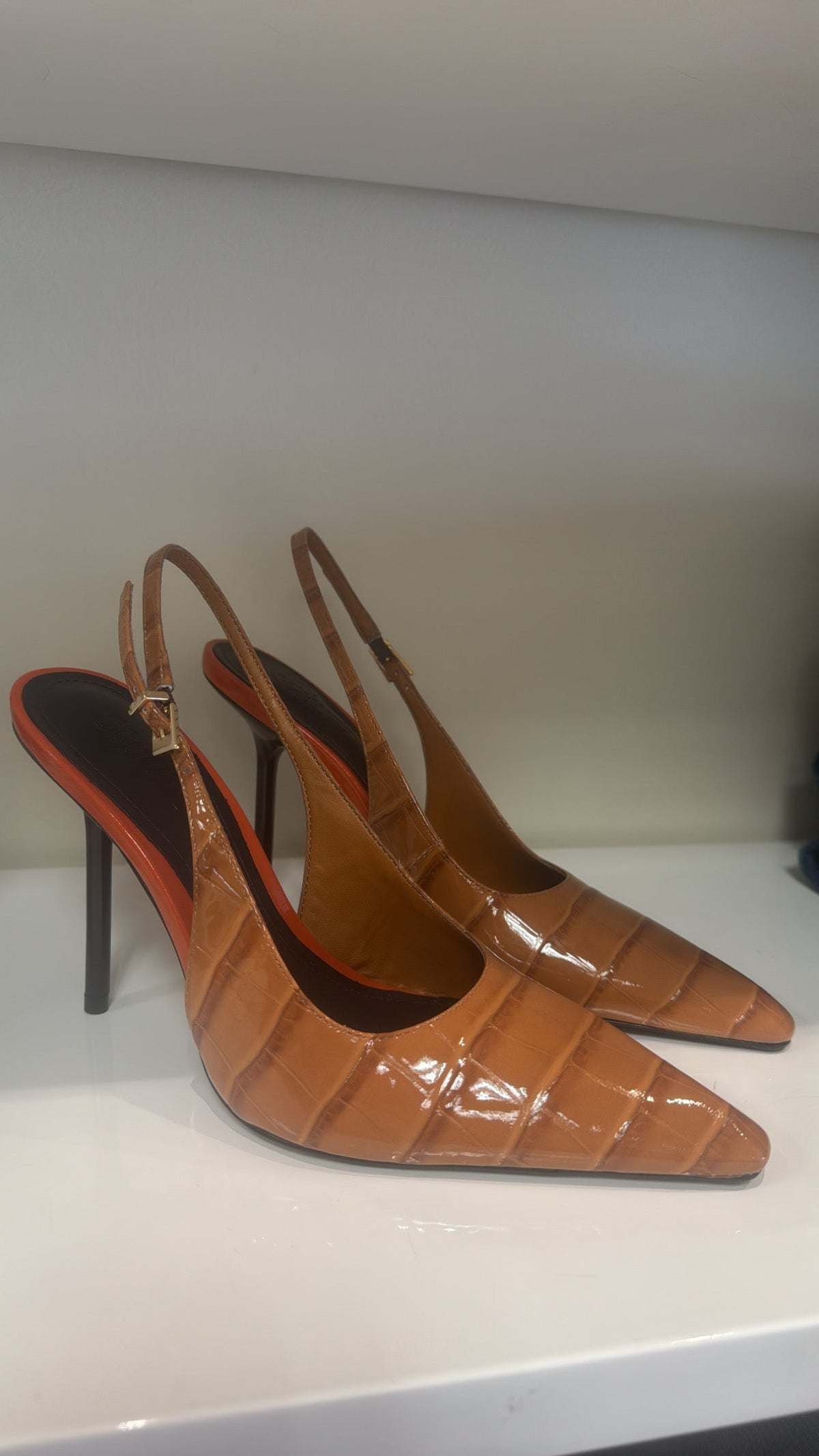 Schutz Leona Pump in Wide Croc Cuoio Brown