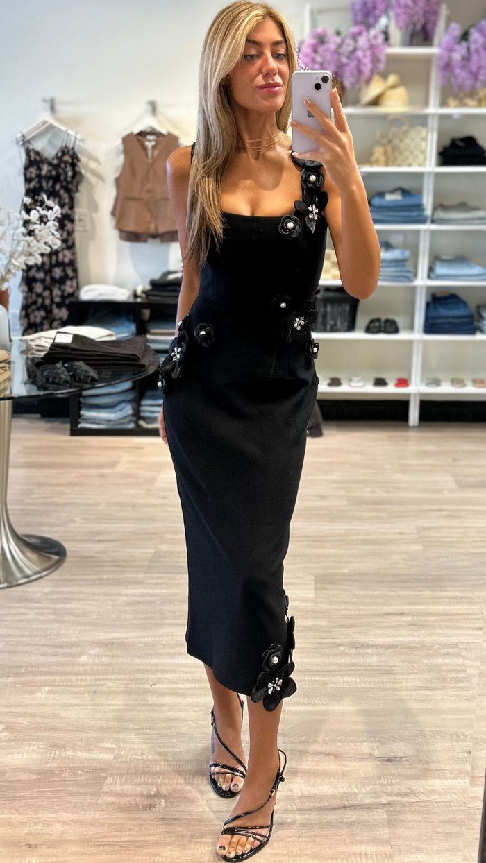 Elliatt Chantelle 3D Midi Dress in Black