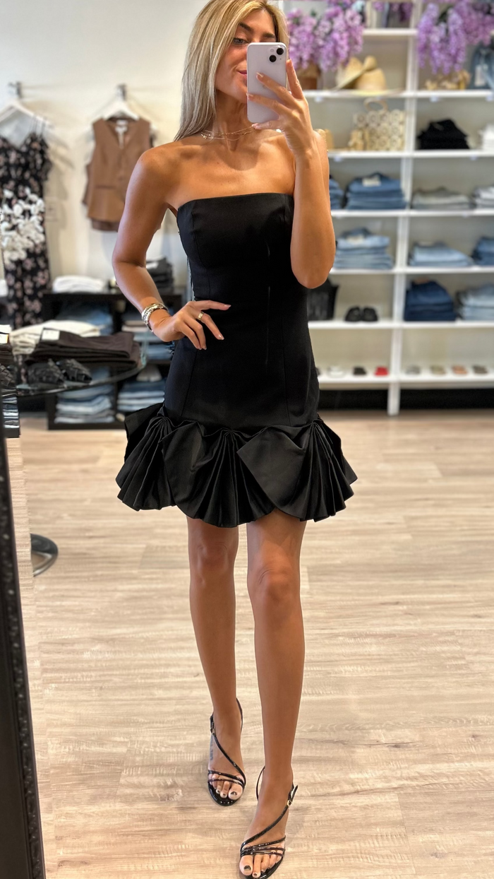 Elliatt Evee Strapless Mini Dress in Black