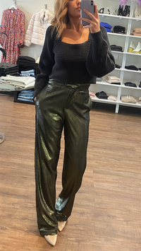 Hansen & Gretel Bruna Ribbed Sweater in Black